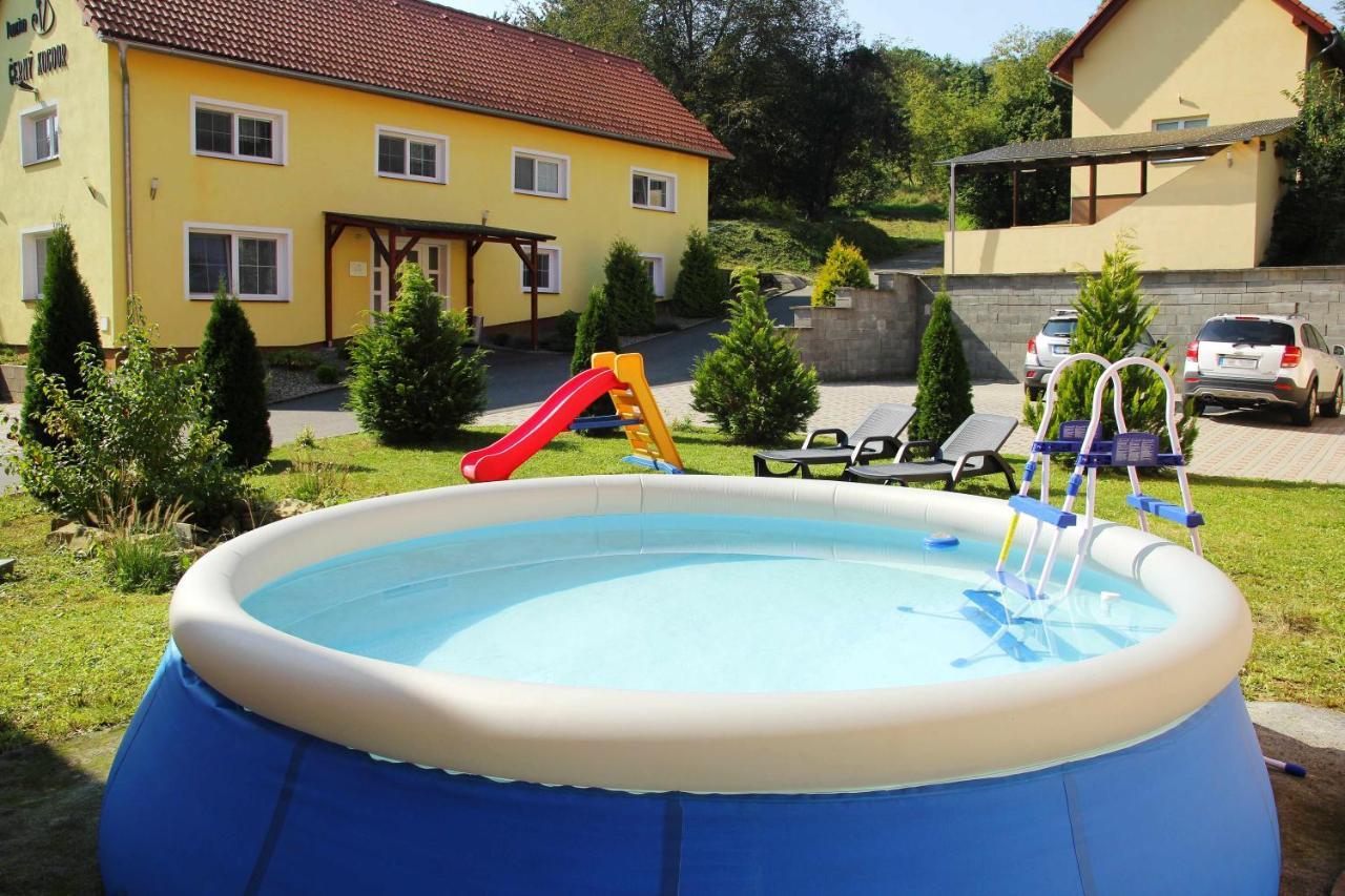 Cerny Kocour Apart Hotel Sarovy Zewnętrze zdjęcie
