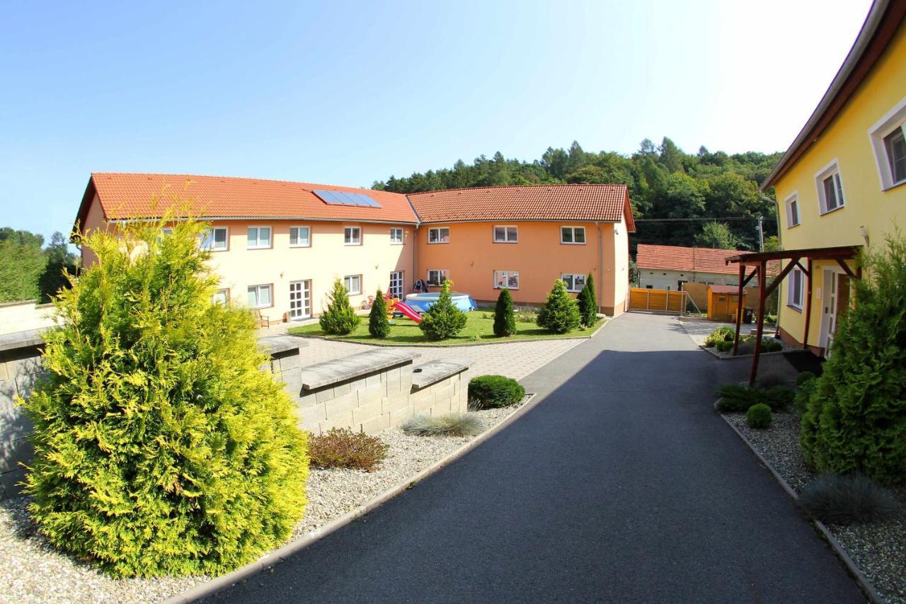 Cerny Kocour Apart Hotel Sarovy Zewnętrze zdjęcie