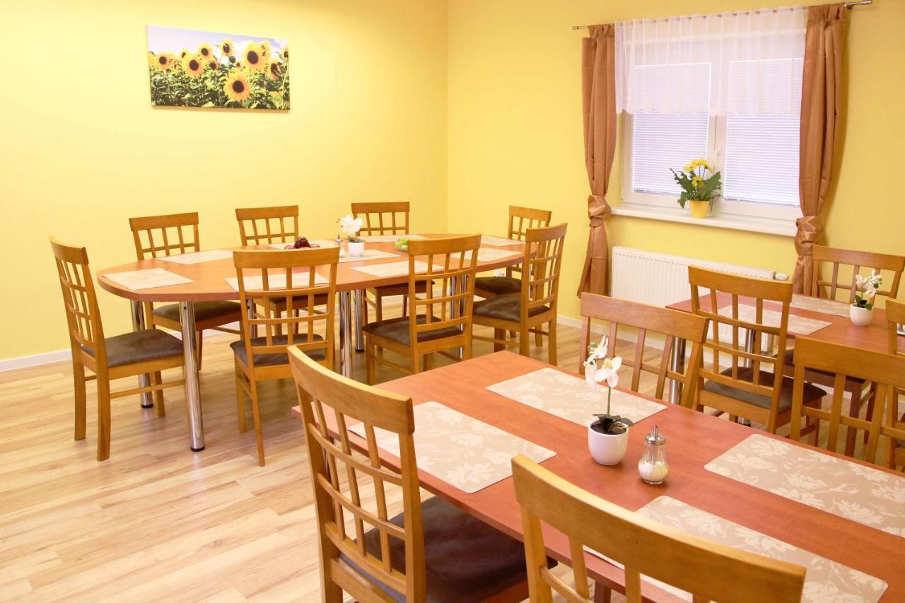 Cerny Kocour Apart Hotel Sarovy Zewnętrze zdjęcie