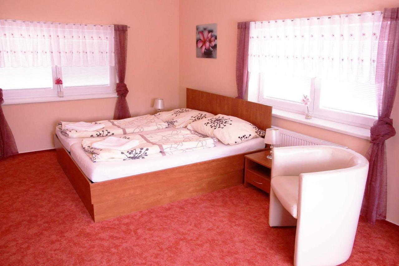 Cerny Kocour Apart Hotel Sarovy Zewnętrze zdjęcie