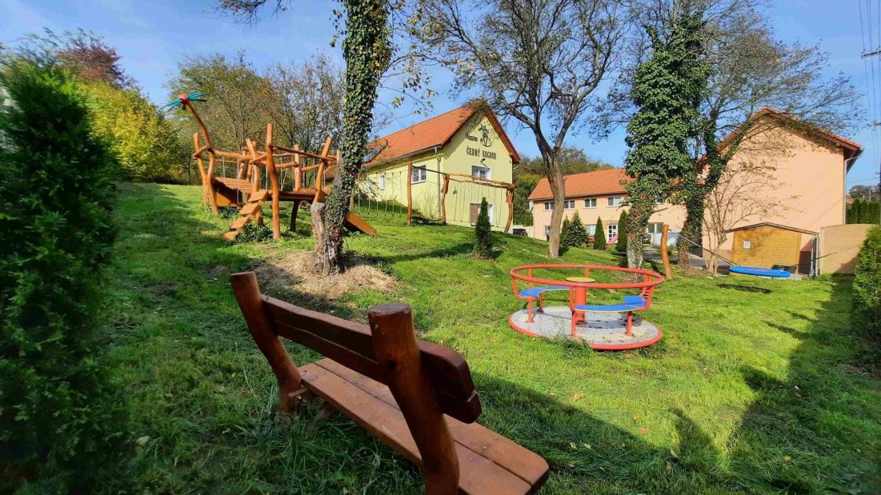 Cerny Kocour Apart Hotel Sarovy Zewnętrze zdjęcie